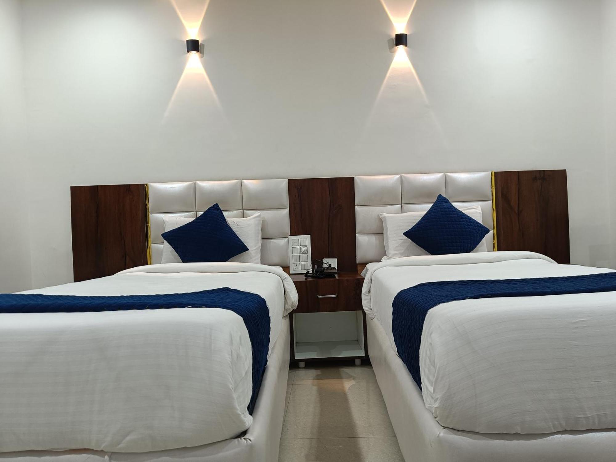 Hotel Skyland Варангал Екстериор снимка