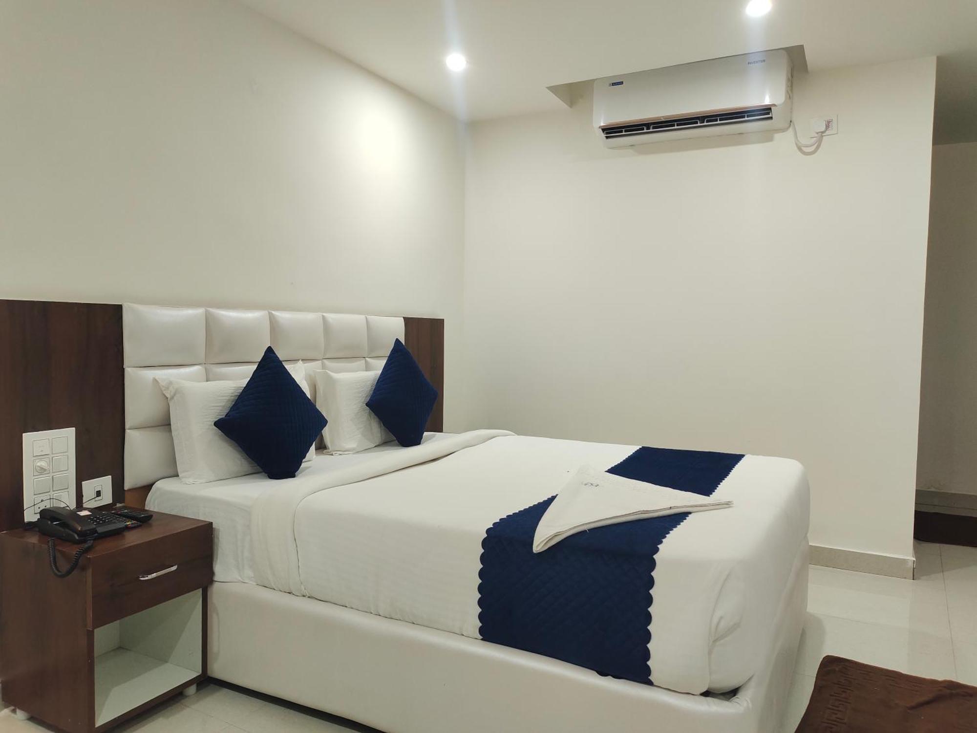Hotel Skyland Варангал Екстериор снимка